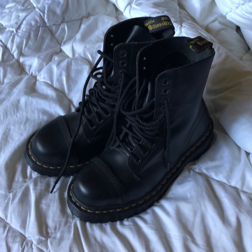 Doc Martens chinky steel toe boot